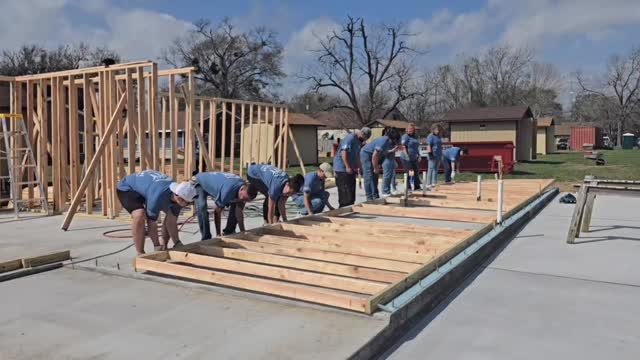 One of the most exciting days happened here at Baytown Habitat. The walls of the Vazquez Family home were raised. This is just the beginning, it will only get better from here! 💚

Thank you to the volunteers from Hyatt Regency and to the crew from Southern Quality Craftsmanship!

 #Baytown #HabitatforHumanity #volunteer